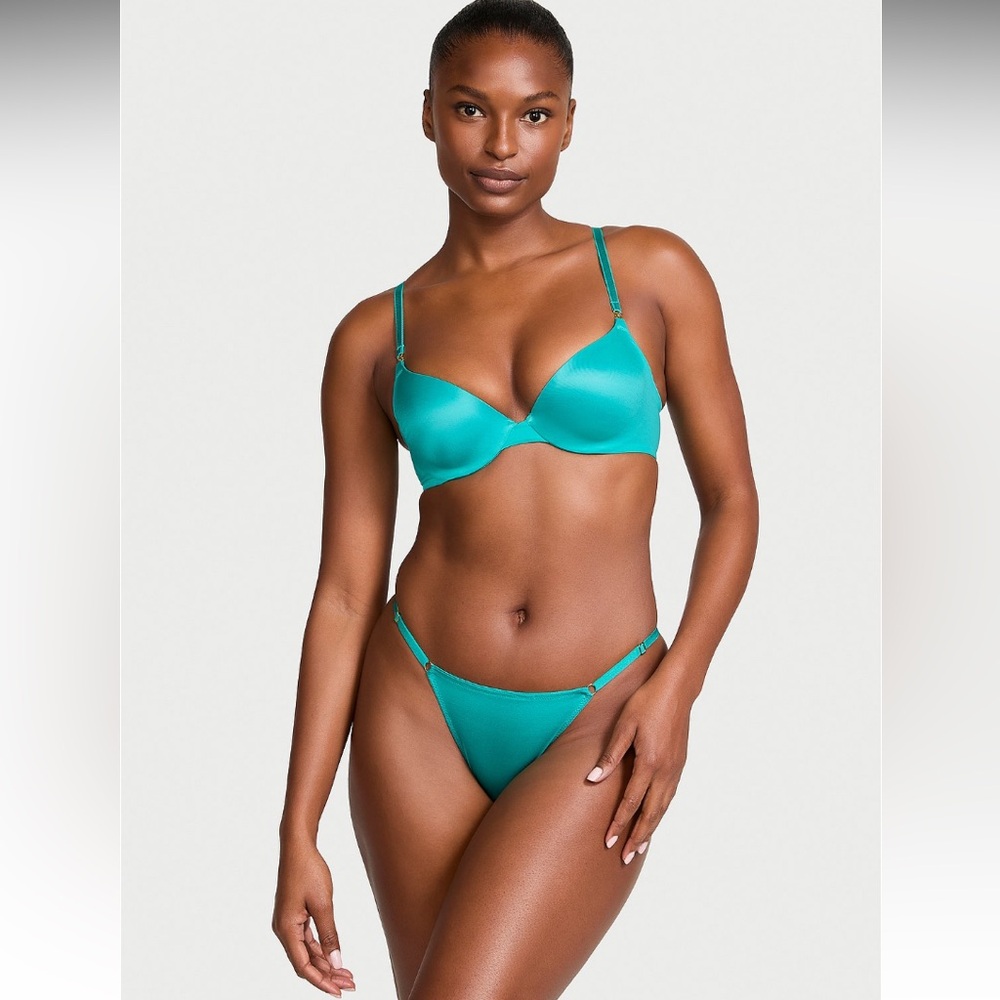 Victoria's Secret Push-Up Demi Bra
Tied-with-a-Bow Adjustable V-String Panty
